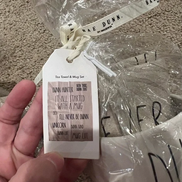 ⭐️BOGO FREE⭐️ NWT Rae Dunn mug and tea towel gift sets - Picture 3 of 4